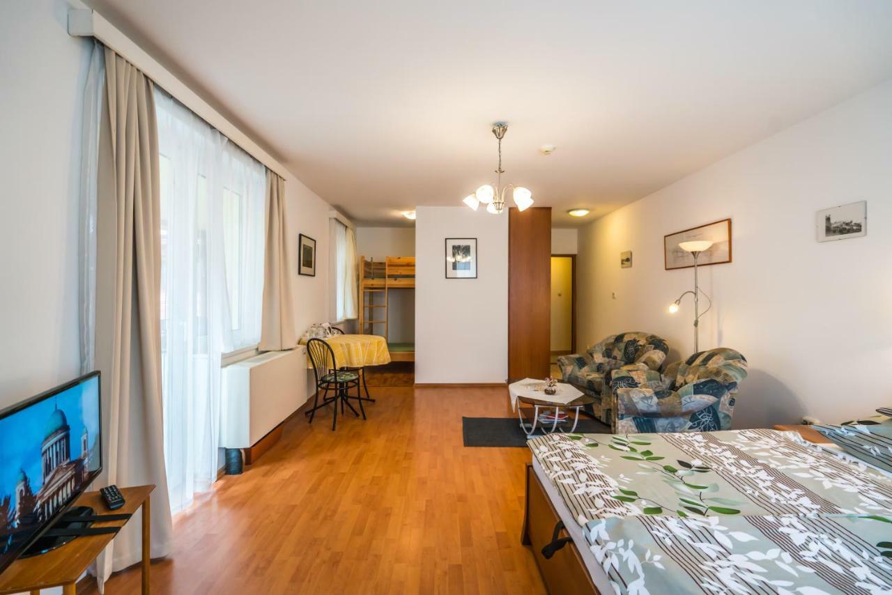 Hôtel Szent Kristof Panzio à Esztergom Extérieur photo
