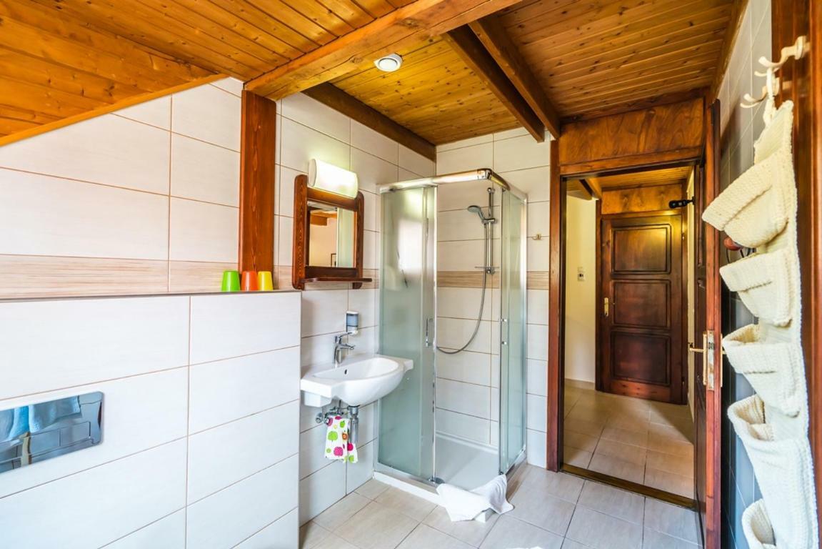 Hôtel Szent Kristof Panzio à Esztergom Extérieur photo
