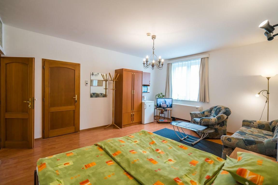 Hôtel Szent Kristof Panzio à Esztergom Extérieur photo