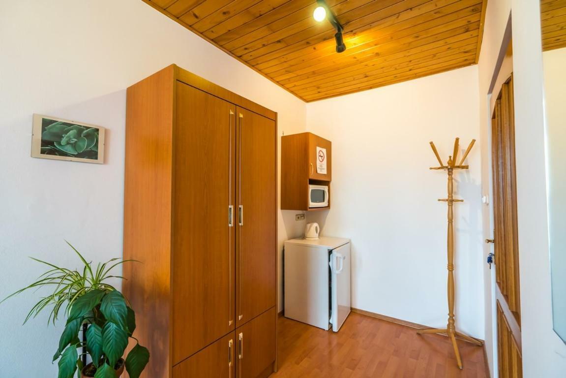 Hôtel Szent Kristof Panzio à Esztergom Extérieur photo