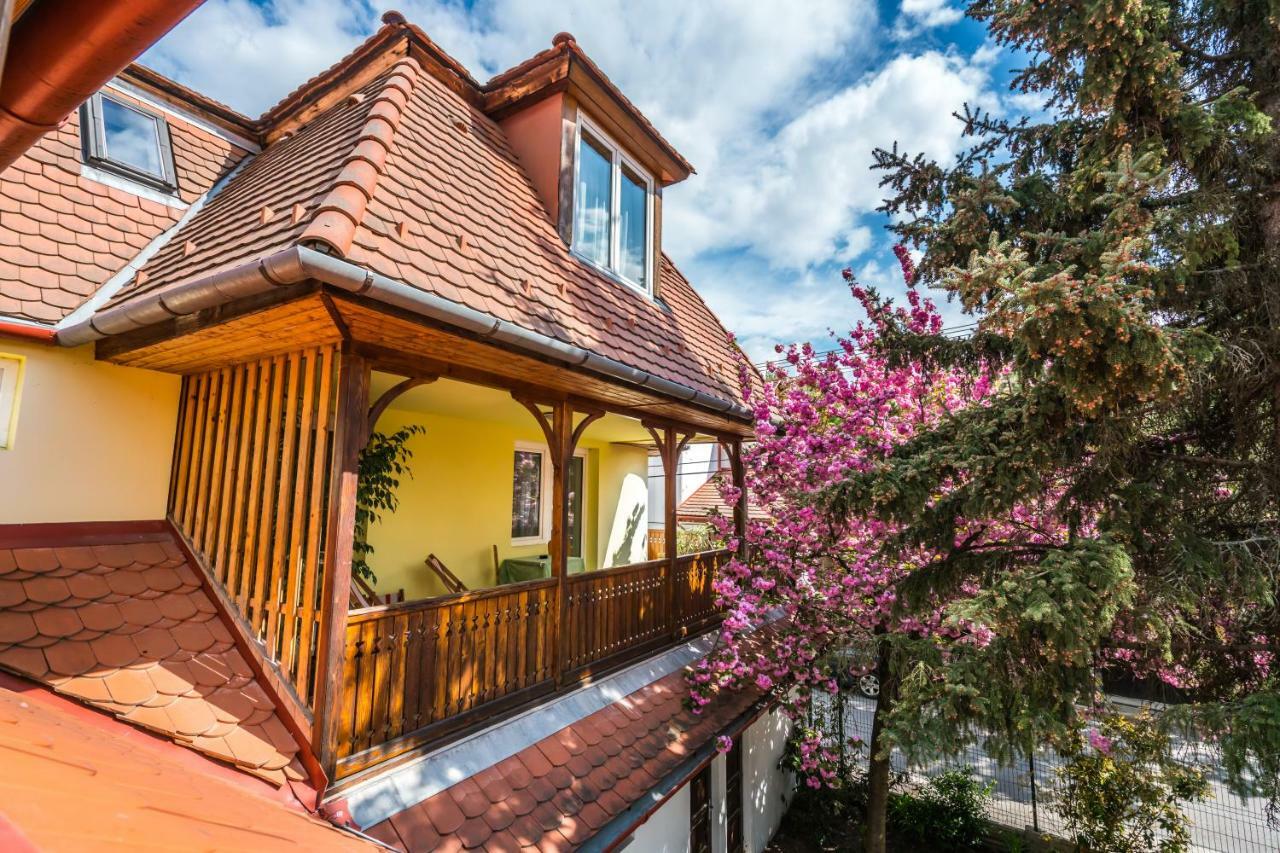 Hôtel Szent Kristof Panzio à Esztergom Extérieur photo