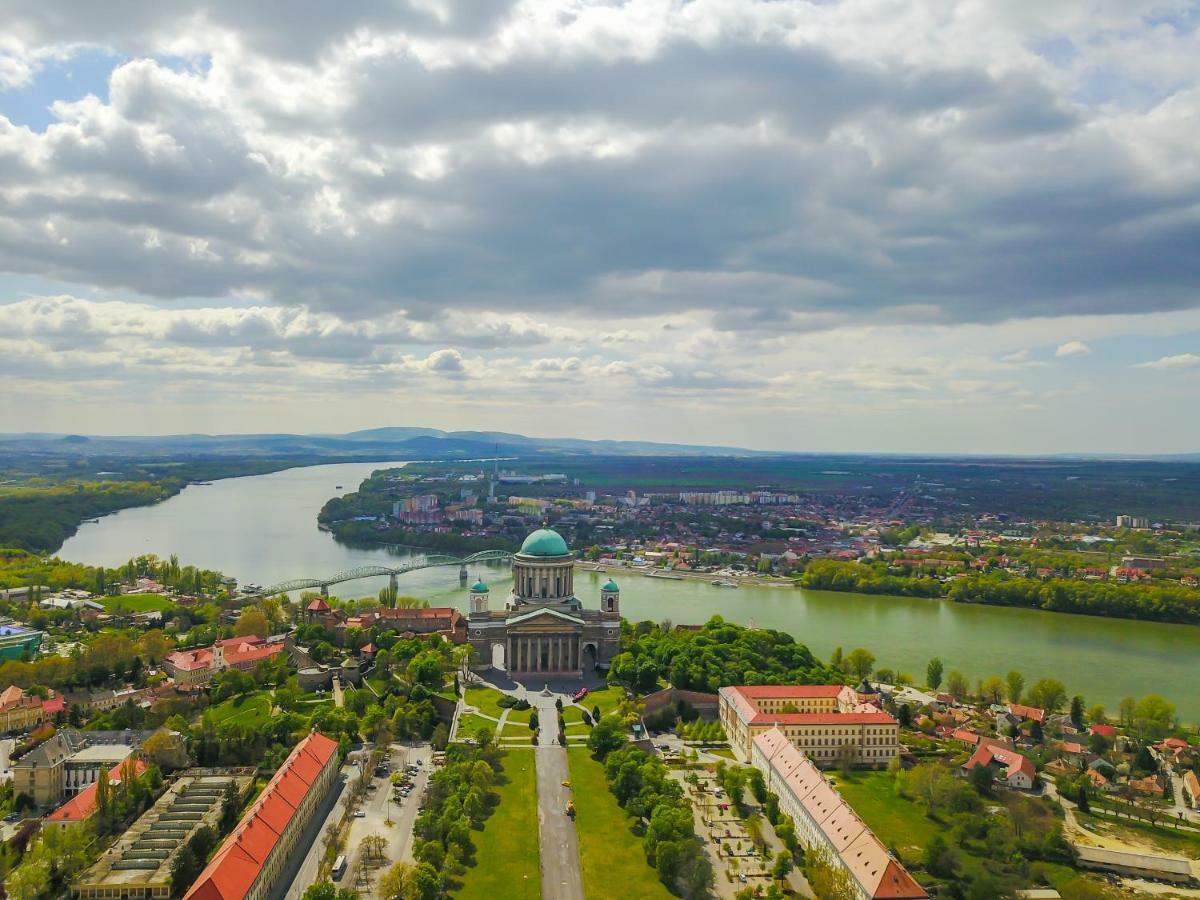 Hôtel Szent Kristof Panzio à Esztergom Extérieur photo